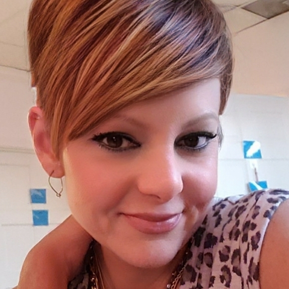 Meet your Posher, Karen - Picture 3 of 5